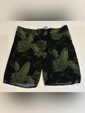 Lululemon Current State  Board Shorts Jungle Leaves Green Size 38 Men’s 9”
